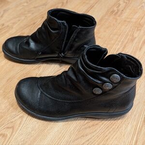 Flexstep Allison Black Ankle Bootie With Button Accents, Size 5.5